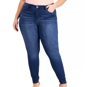 Celebrity pink 20 W skinny jean! Super comfy!